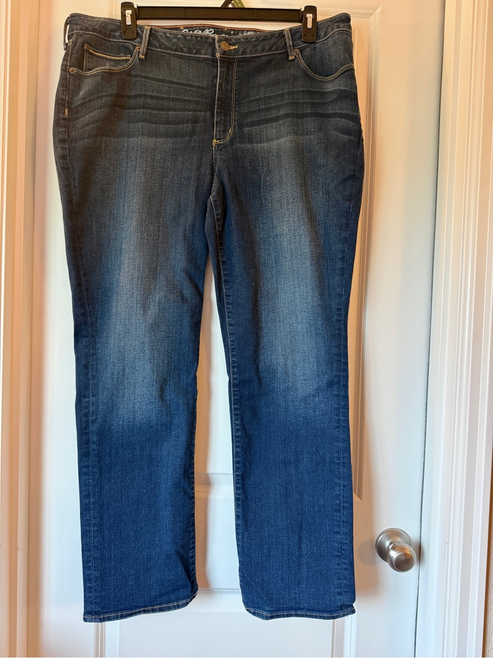 NEW! Eddie Bauer Women's Mid-Rise Blue Jeans. Slightly curvy, straight leg.